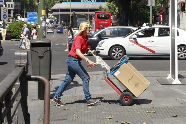 EUROPA PRESS ep mujer trabajando conciliacion calle trabajo