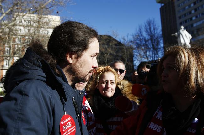 Pablo Iglesias con los trabajadores de Coca-Cola frente al Tribunal Supremo | EUROPA PRESS ep pablo iglesiaslos trabajadorescoca-cola frentetribunal supremo