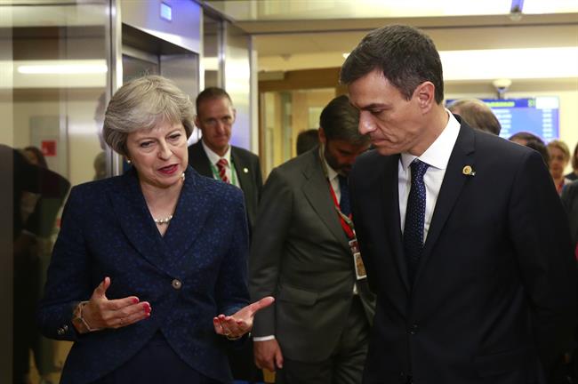ep pedro sanchezla primera ministra britanica theresa may