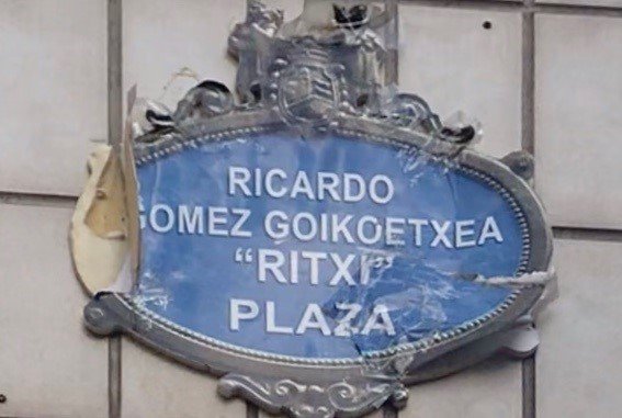 ep placa de homenaje a ricardo gomez miembro de eta en santutxu bilbao