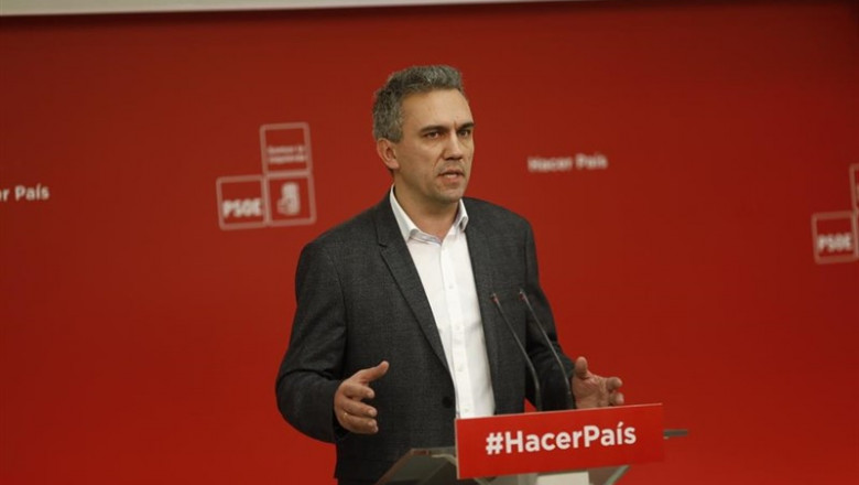 El secretario de Formación del PSOE, Javier Izquierdo, da una rueda de prensa en la sede del partido | EUROPA PRESS - Archivo ep secretarioformacionpsoe javier izquierdo daruedaprensala sedepartido