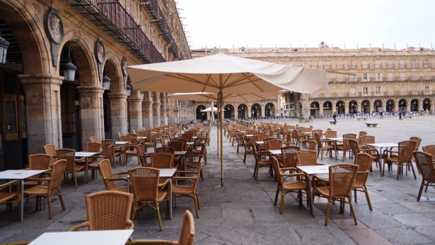 ep terraza vacia en la plaza mayor de salamanca