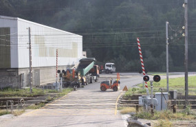 ep trabajos de mejora del pavimento a la altura del paso a nivel situado en el poligono industrial