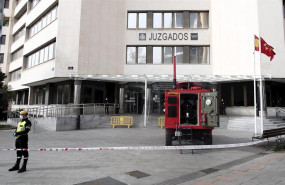 ep un militar de la ume vigila fuera de los juzgados ordinarios de plaza castilla y de familia donde