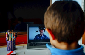 ep un nino recibe una clase online
