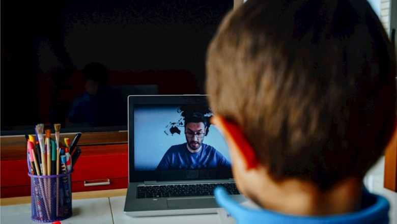 Un niño recibe una clase online. | ISTOCK ep un nino recibe una clase online