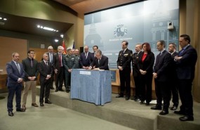 ep zoido firmaacuerdoequiparacionpoliciasguardias civiles