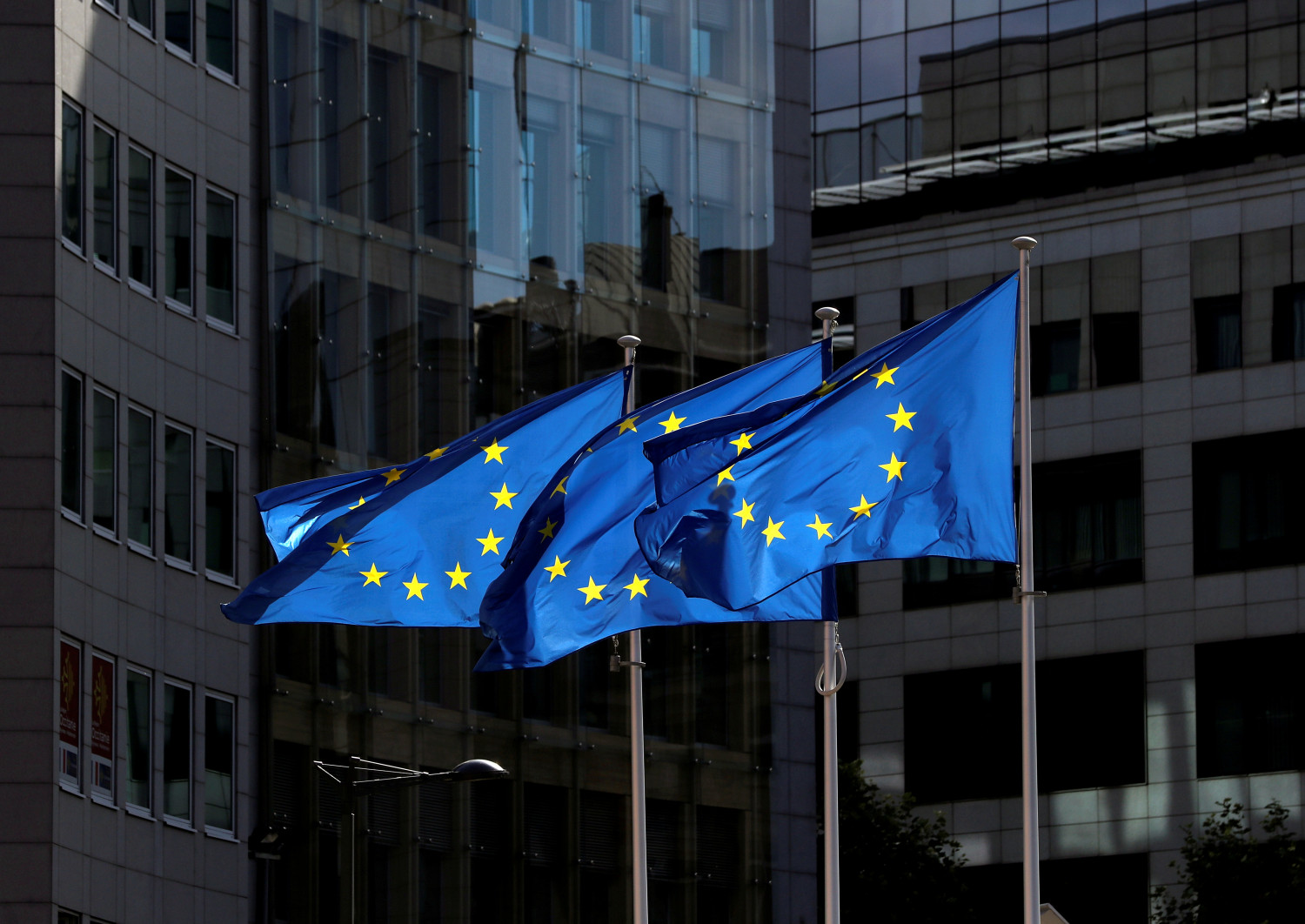 la commission europeenne releve ses previsions de croissance en zone euro pour 2021 et 2022 
