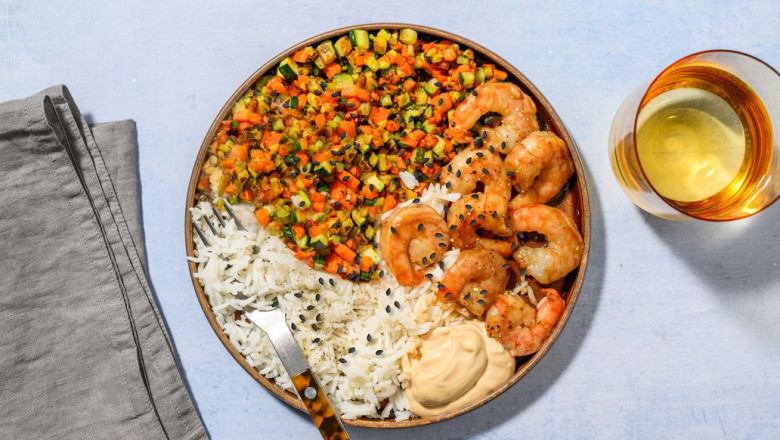 viaje a hawai poke de langostinos teriyaki con verduras salteadas y mayonesa asitica 1